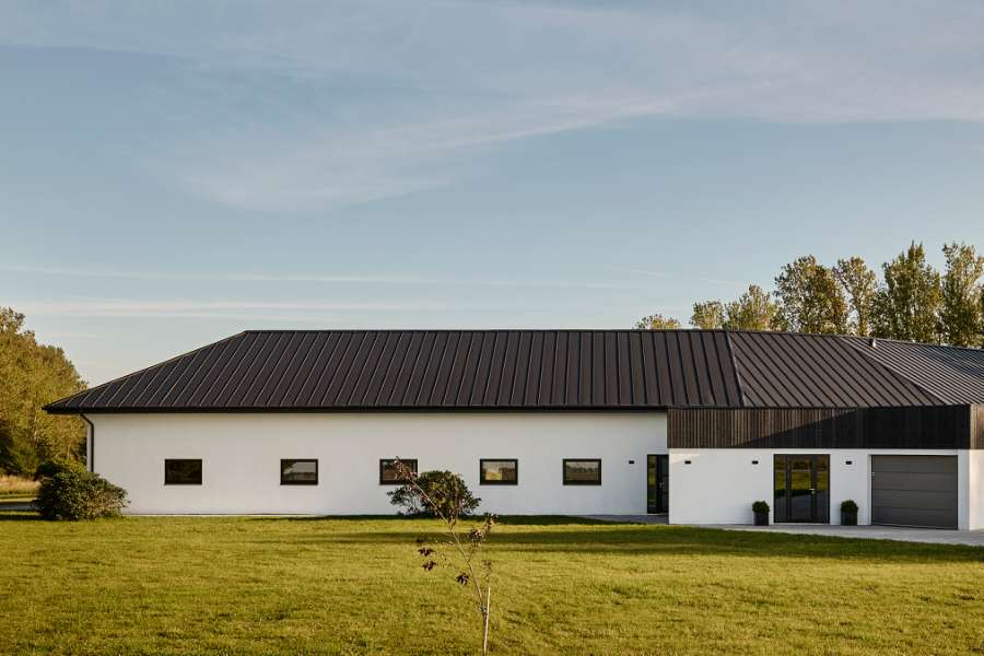 Liebhaberanwesen mit Dach aus DS Nordic Klickfalz 475